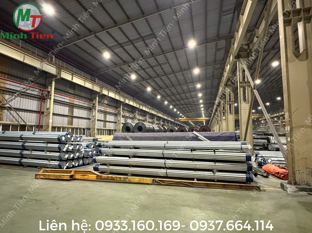Trong thế giới xây dựng và công nghiệp hiện đại, thép hộp vuông đóng vai trò then chốt trong việc tạo nên khung kết cấu chịu lực, gia công nội thất