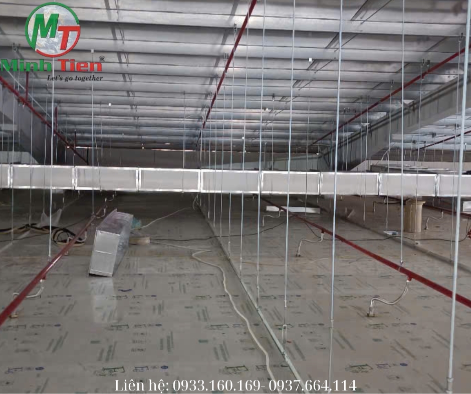 Ống gió chống cháy Minh Tiến là một thành phần then chốt. Sản phẩm này được thiết kế đặc biệt để ngăn khói và lửa lan truyền qua hệ thống thông gió, giúp kéo dài thời gian thoát hiểm,